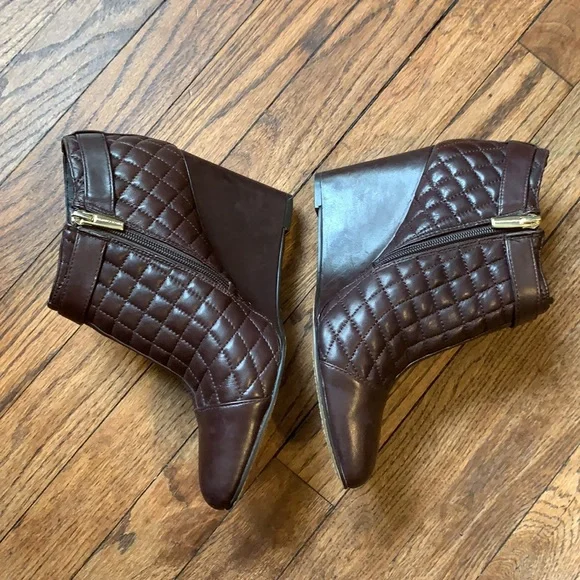 Vince Camuto Loore Quilted Leather Booties - Picture 3 of 7